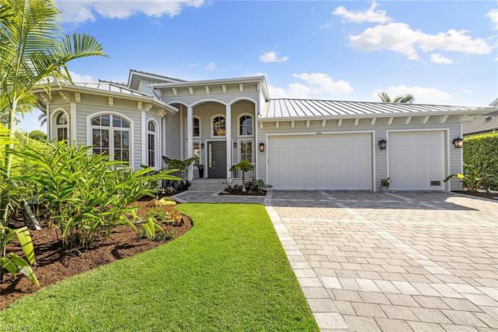 Huge 4 car garage