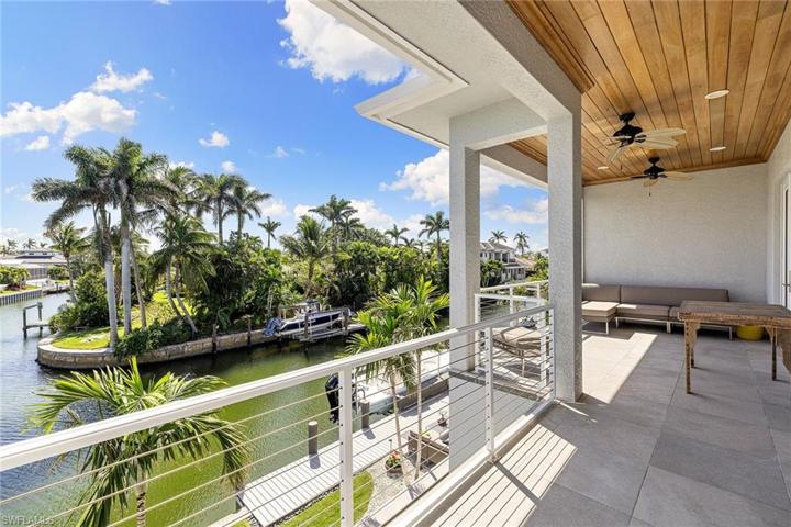 2nd floor balcony