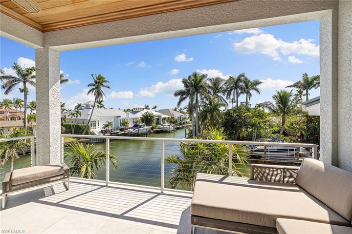 2nd floor balcony