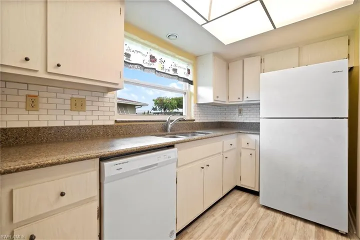 5560  Pendlewood  LN, Fort Myers, FL 33919