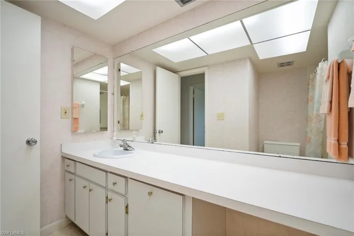 5560  Pendlewood  LN, Fort Myers, FL 33919