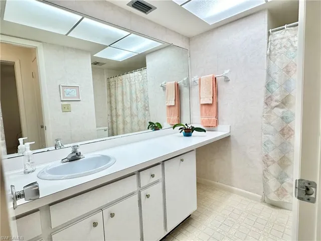 5560  Pendlewood  LN, Fort Myers, FL 33919