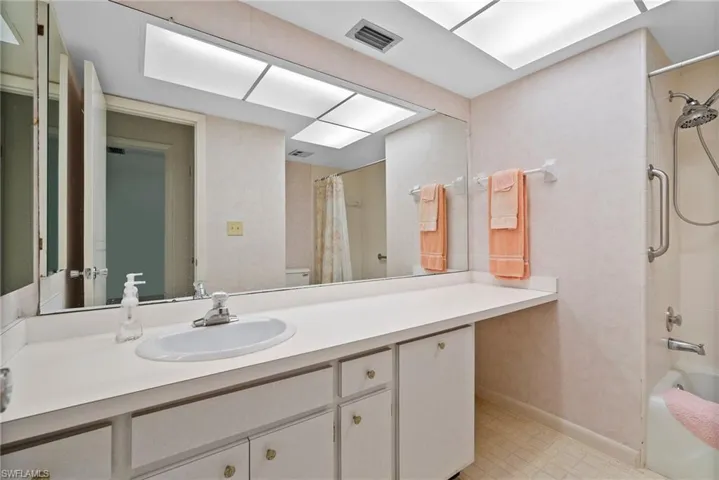 5560  Pendlewood  LN, Fort Myers, FL 33919
