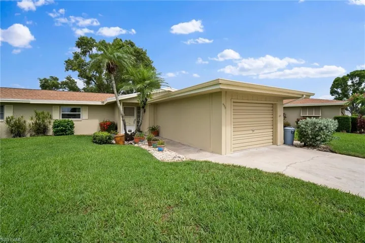 5560  Pendlewood  LN, Fort Myers, FL 33919