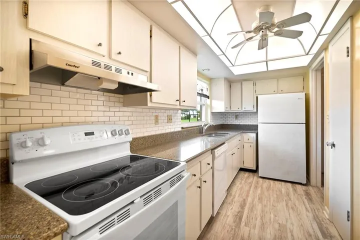 5560  Pendlewood  LN, Fort Myers, FL 33919