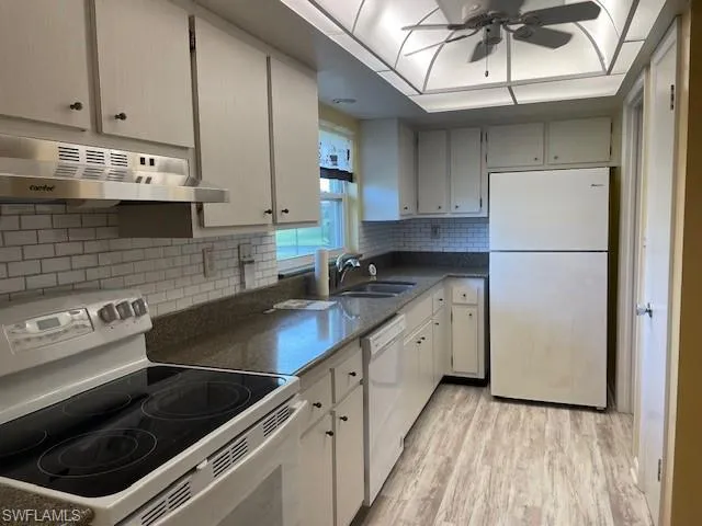 5560  Pendlewood  LN, Fort Myers, FL 33919