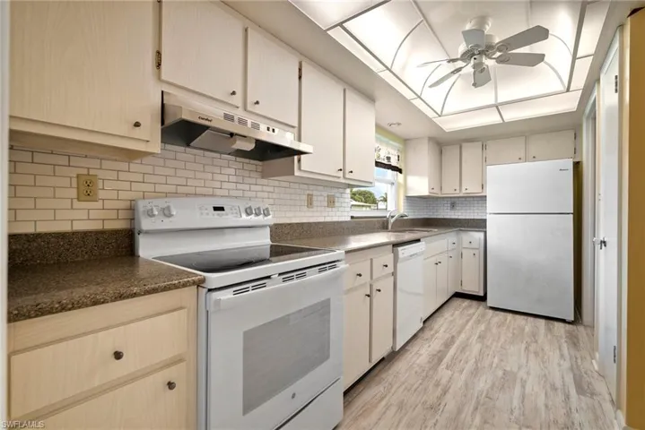 5560  Pendlewood  LN, Fort Myers, FL 33919