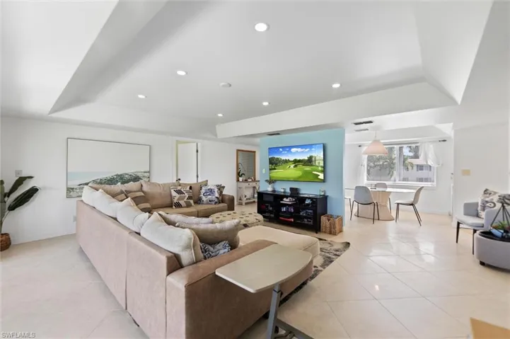 249 Memory Ln 4, Naples, Florida 34112