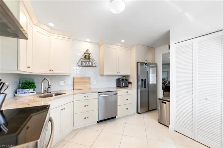 249 Memory Ln 4, Naples, Florida 34112