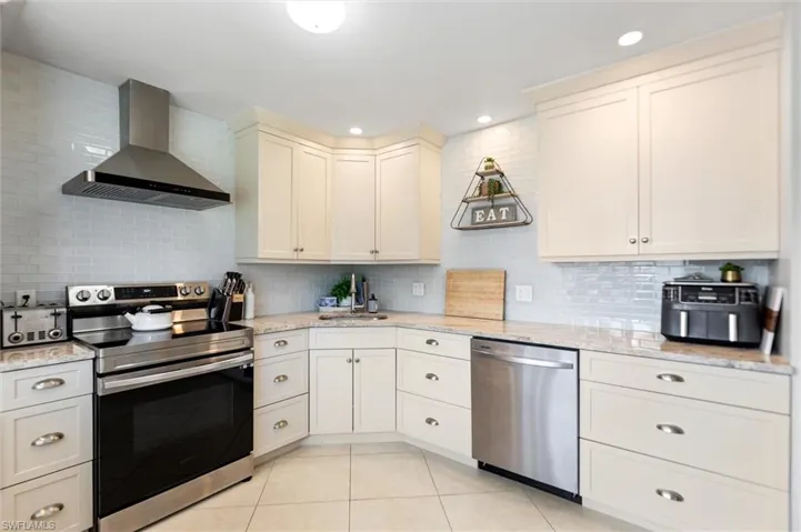 249 Memory Ln 4, Naples, Florida 34112