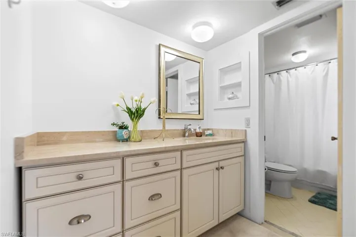 249 Memory Ln 4, Naples, Florida 34112