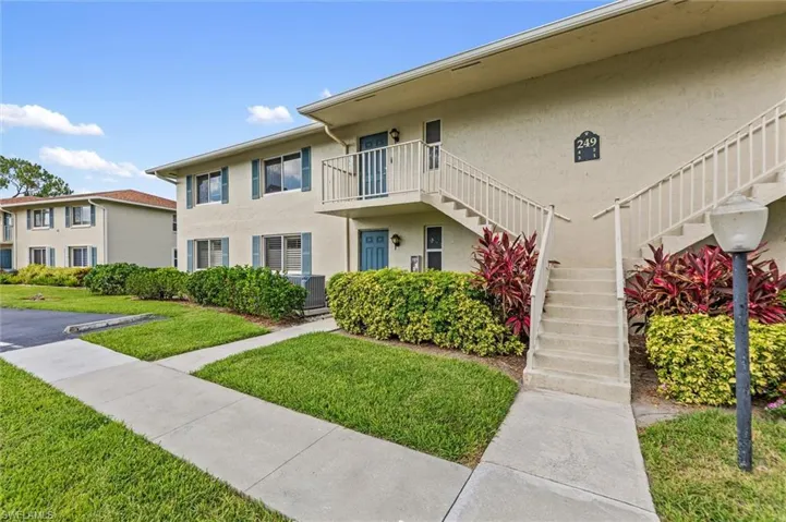 249 Memory Ln 4, Naples, Florida 34112