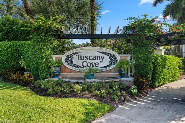 15193  Cortona  WAY, Naples, FL 34120