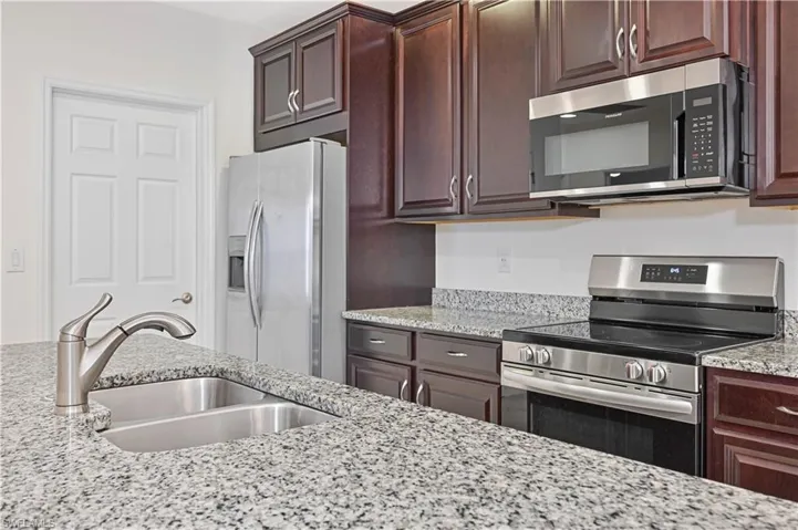 4278 Dutchess Park Rd, Fort Myers, Florida 33916