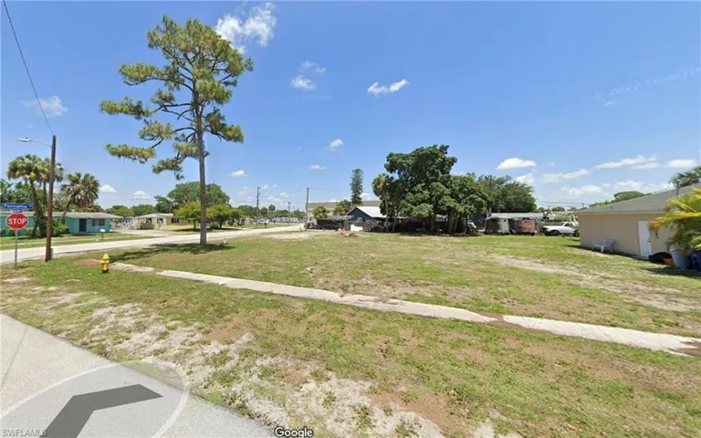 998  Tropical Palm  AVE, North Fort Myers, FL 33903