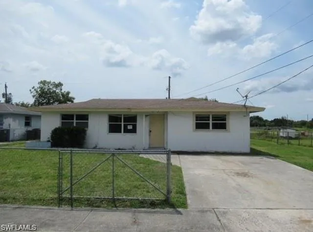 Single story home featuring a front yard