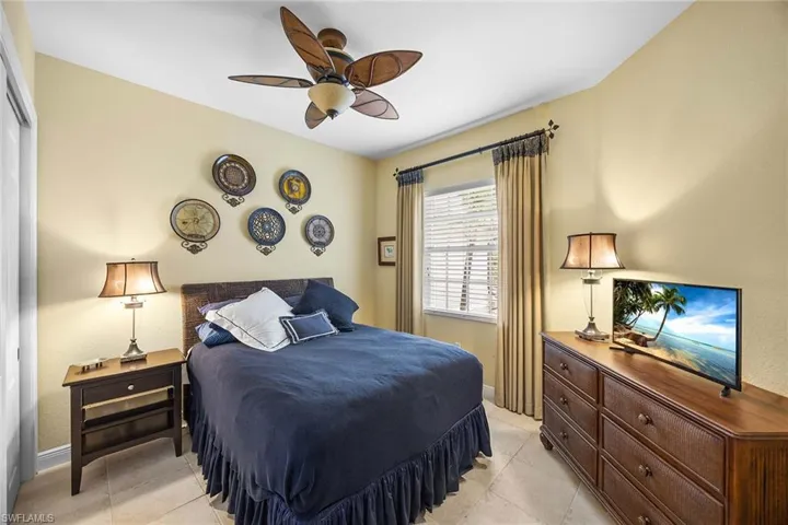 7841  Hawthorne  DR, Naples, FL 34113
