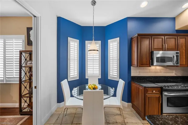 7841  Hawthorne  DR, Naples, FL 34113