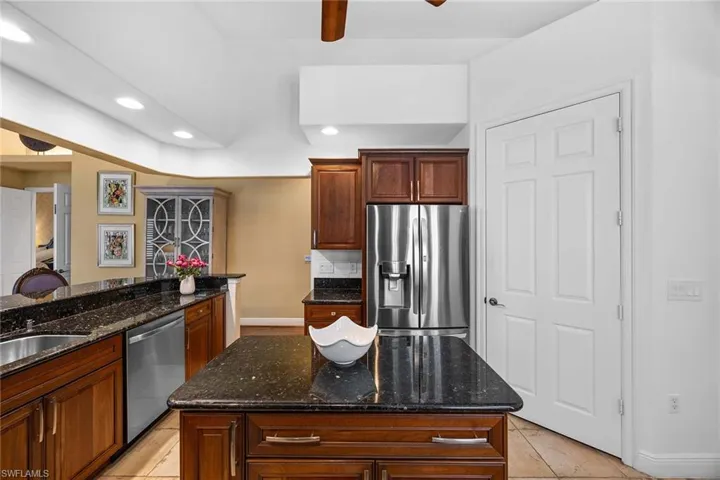 7841  Hawthorne  DR, Naples, FL 34113
