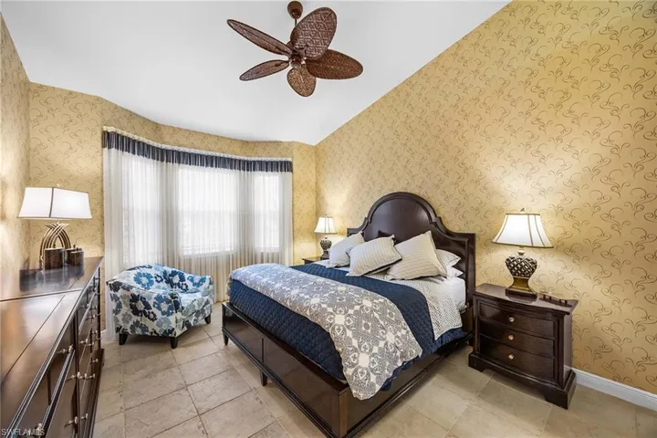 7841  Hawthorne  DR, Naples, FL 34113