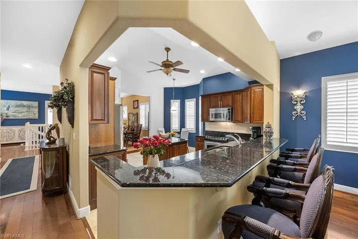 7841  Hawthorne  DR, Naples, FL 34113