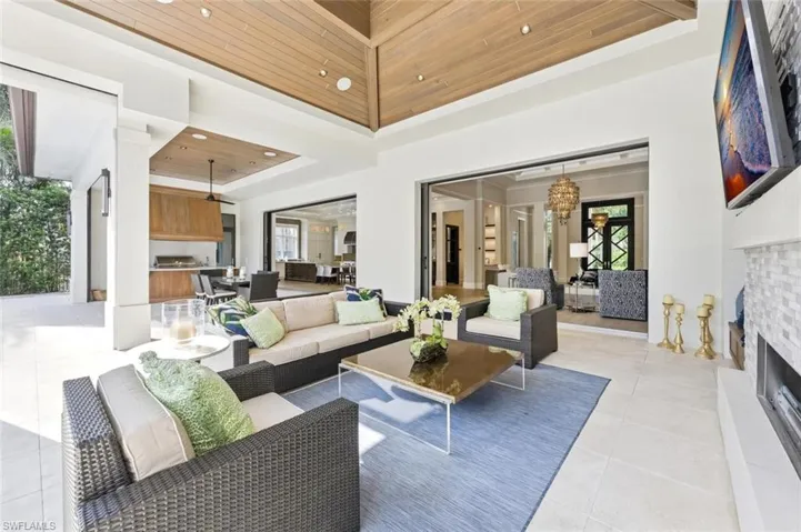727 Buttonbush Ln, Naples, Florida 34108