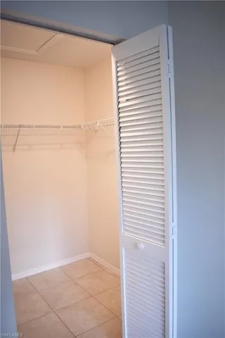 Main Bedroom Walk-In Closet