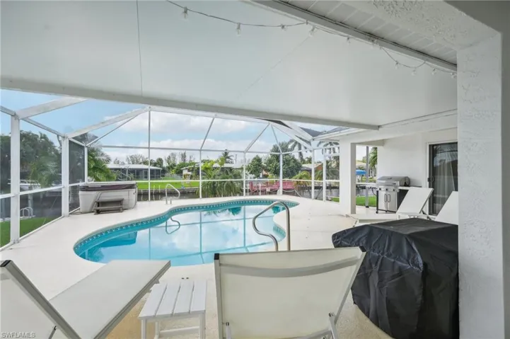 2318 Se 15th Ter, Cape Coral Fl 33990