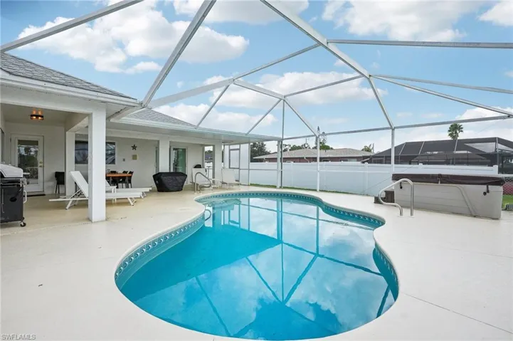 2318 Se 15th Ter, Cape Coral Fl 33990
