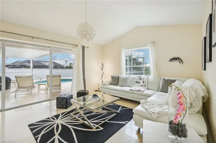 2318 Se 15th Ter, Cape Coral Fl 33990