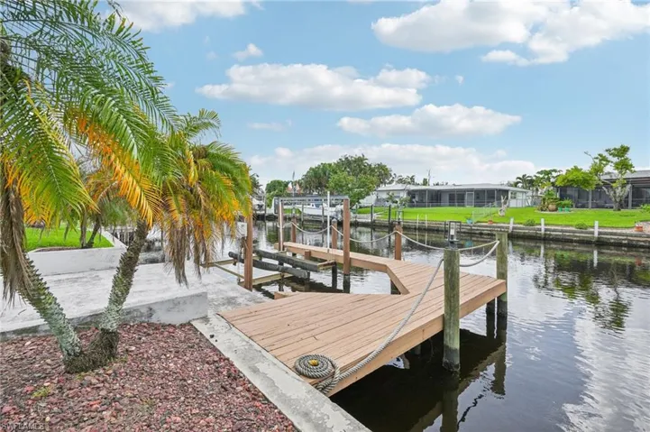 2318 Se 15th Ter, Cape Coral Fl 33990