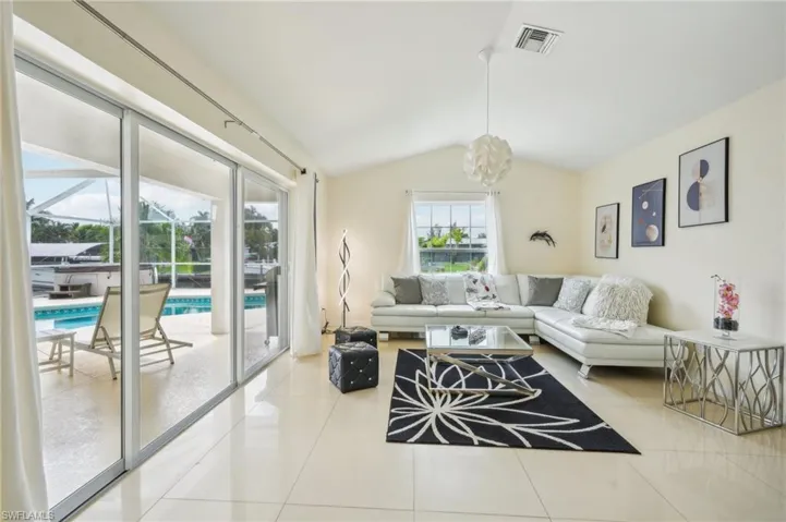 2318 Se 15th Ter, Cape Coral Fl 33990