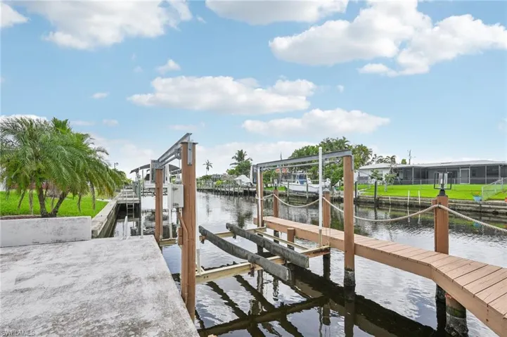 2318 Se 15th Ter, Cape Coral Fl 33990