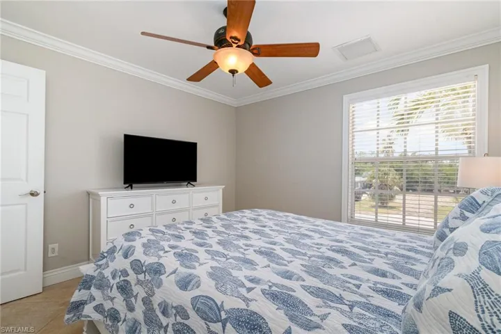 Guest Bedroom TV Wall!