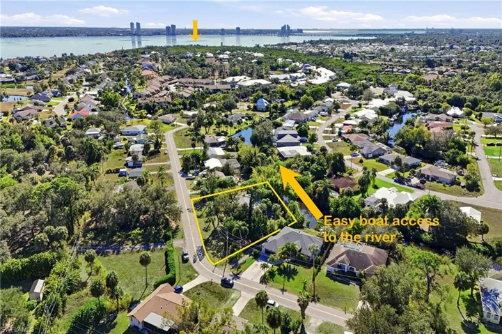 This boating home is located on a Fresh Water Canal & only 15 minutes to Intracoastal Waters!