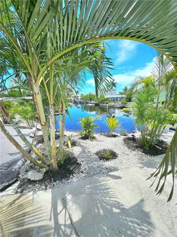 3270 Bayshore Dr, Naples, Florida 34112