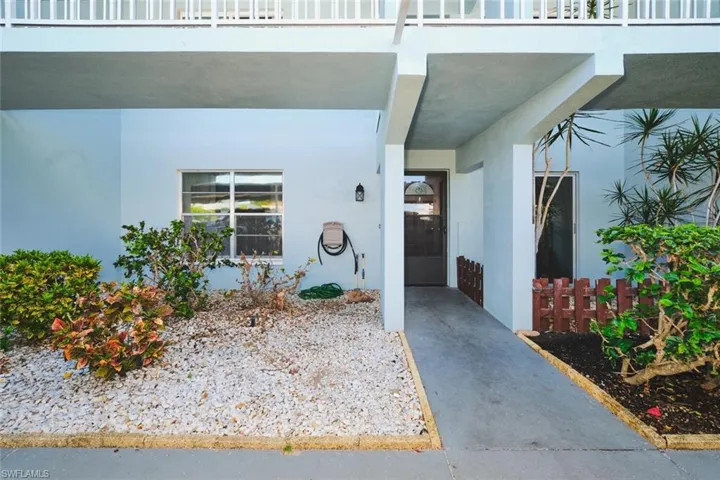 Entry with garden area
