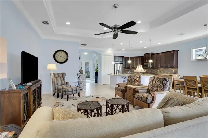 Living room with double-tray ceilings