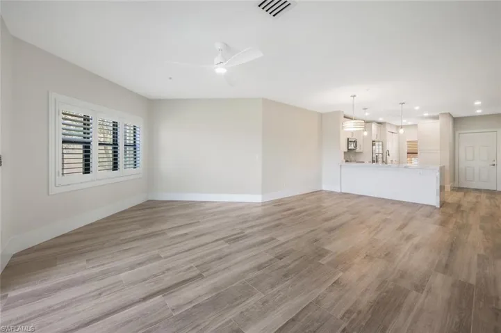 Light hardwood / wood-style flooring