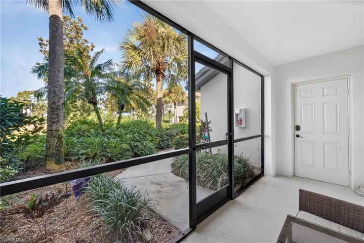 Screened breezeway.