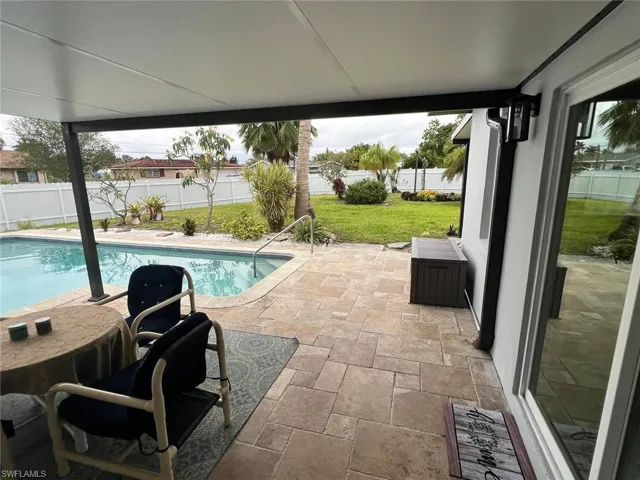 1118 Pine Island Ln, Cape Coral, Florida 33909