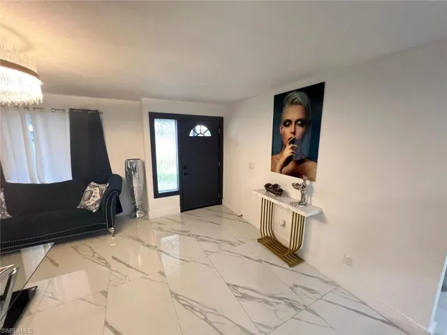 1118 Pine Island Ln, Cape Coral, Florida 33909