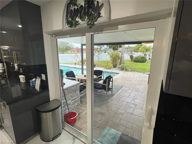1118 Pine Island Ln, Cape Coral, Florida 33909