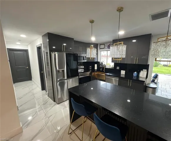 1118 Pine Island Ln, Cape Coral, Florida 33909