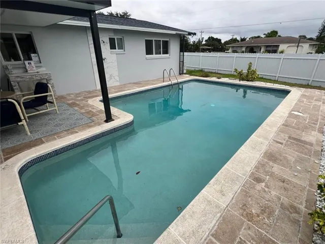 1118 Pine Island Ln, Cape Coral, Florida 33909