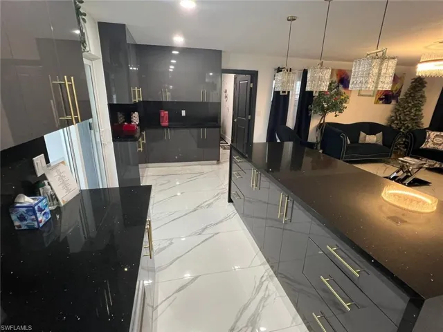 1118 Pine Island Ln, Cape Coral, Florida 33909