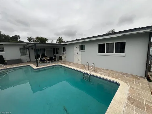 1118 Pine Island Ln, Cape Coral, Florida 33909