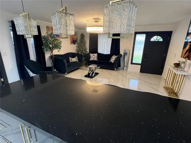 1118 Pine Island Ln, Cape Coral, Florida 33909