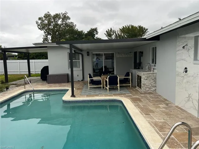 1118 Pine Island Ln, Cape Coral, Florida 33909
