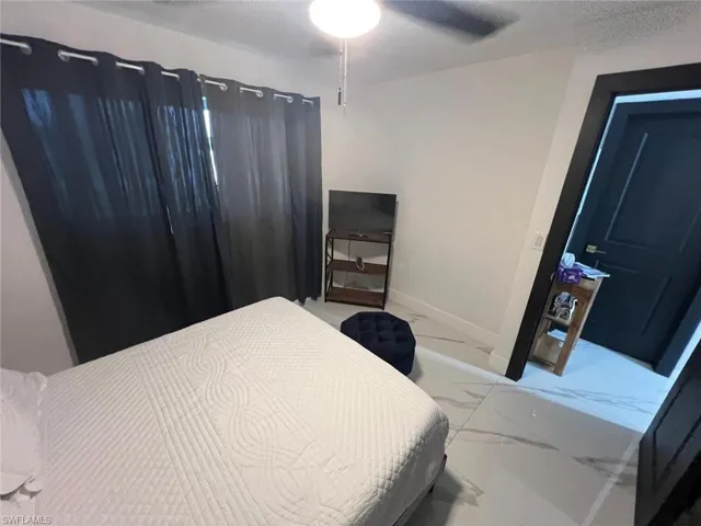 1118 Pine Island Ln, Cape Coral, Florida 33909